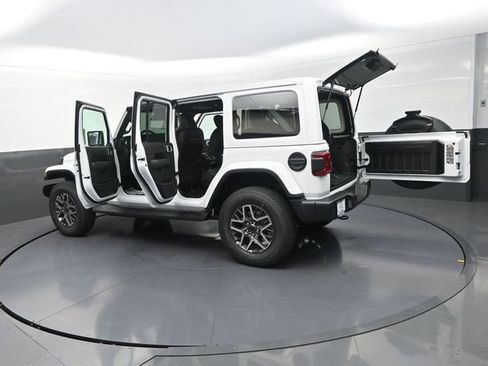 New 2026 Jeep Wrangler Unlimited Sahara AWD/4WD image 24