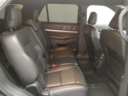 Used 2018 Ford Explorer XLT w/ Equipment Group 202A AWD/4WD image 19