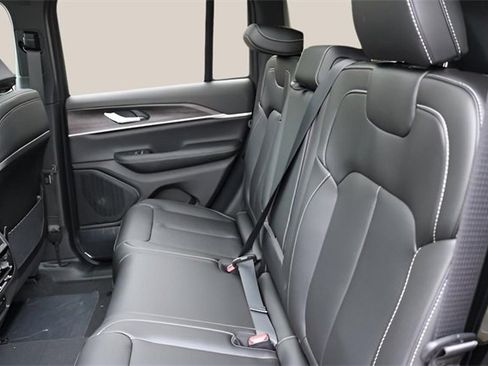 New 2025 Jeep Grand Cherokee Limited image 16