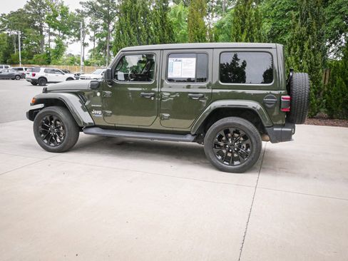 Used 2022 Jeep Wrangler Unlimited Sahara w/ Cold Weather Group AWD/4WD image 7