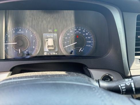 Used 2019 Toyota Sienna XLE w/ XLE Navigation Package FWD image 10