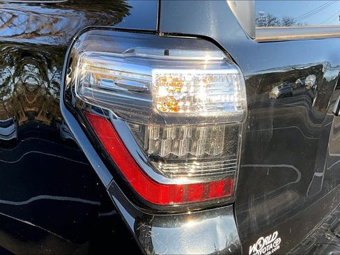 Certified 2024 Toyota 4Runner TRD Off-Road Premium image 28