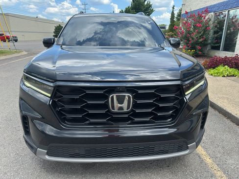 Used 2025 Honda Pilot Elite image 9