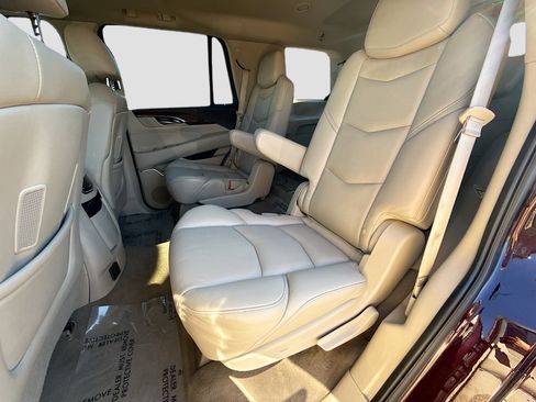 Used 2017 Cadillac Escalade Premium Luxury image 22