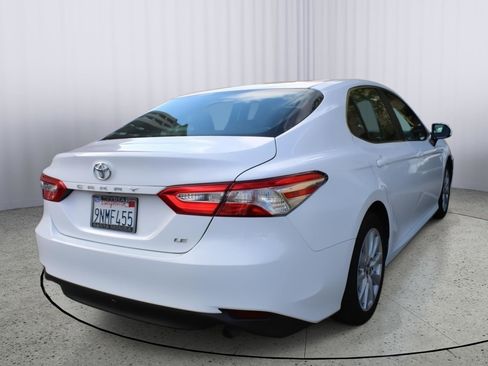 Used 2018 Toyota Camry LE image 7
