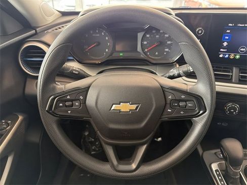 Certified 2025 Chevrolet Trax LS image 27