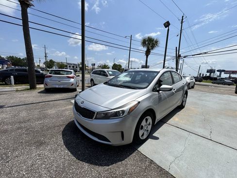 Used 2018 Kia Forte LX FWD image 2