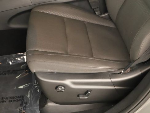 Used 2019 Jeep Grand Cherokee Laredo AWD/4WD image 24