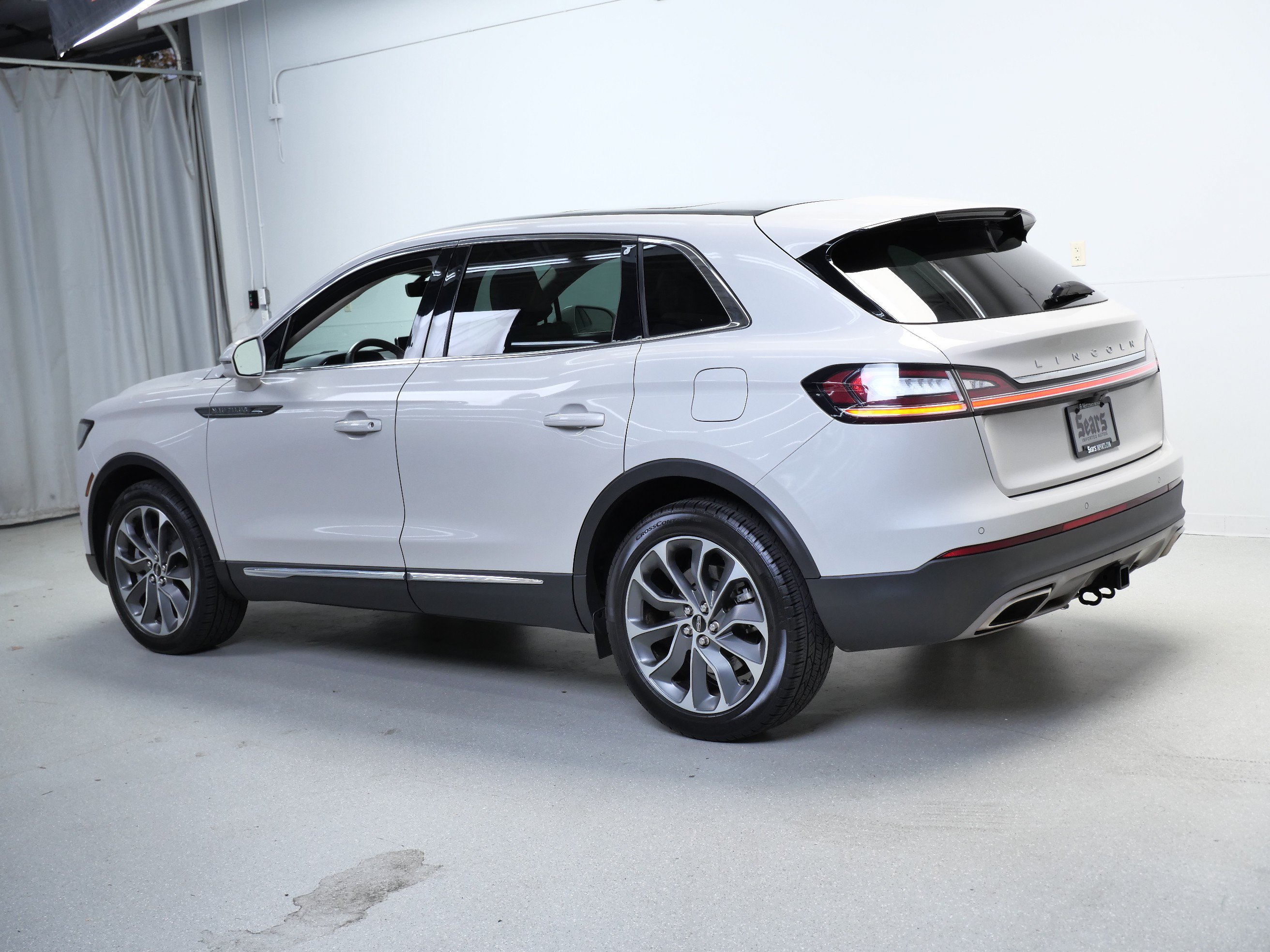 Used 2022 Lincoln Nautilus Reserve w/ Luxury Package AWD/4WD image 10