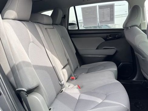 Used 2023 Toyota Highlander LE image 17