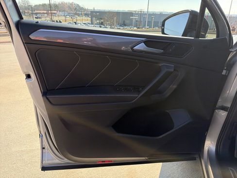 Used 2023 Volkswagen Tiguan SE R-Line image 14