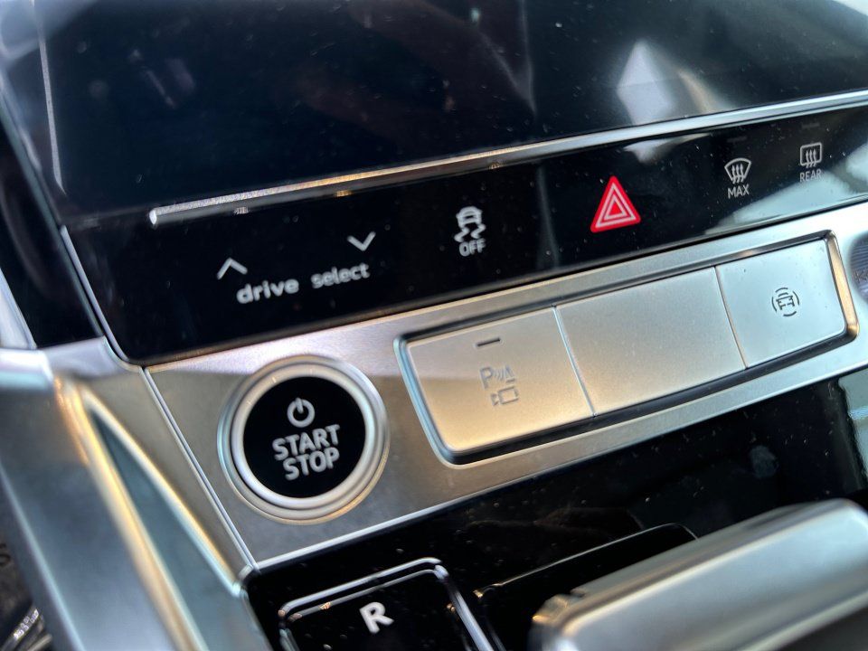 Used 2024 Audi Q8 e-tron Premium Plus AWD/4WD image 20