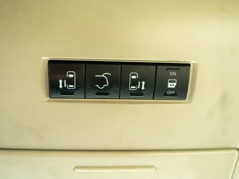 Used 2015 Chrysler Town & Country Touring w/ Driver Convenience Group image 12