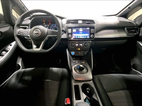 Used 2025 Nissan Leaf S image 18