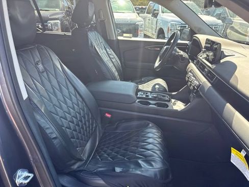 Used 2025 Honda Pilot EX-L image 8