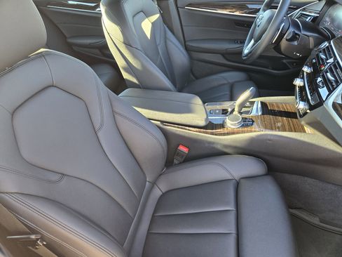 Used 2020 BMW 530i w/ Convenience Package image 19