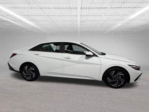Used 2024 Hyundai Elantra Limited FWD image 7