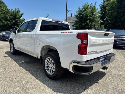 Used 2022 Chevrolet Silverado 1500 LT AWD/4WD image 4