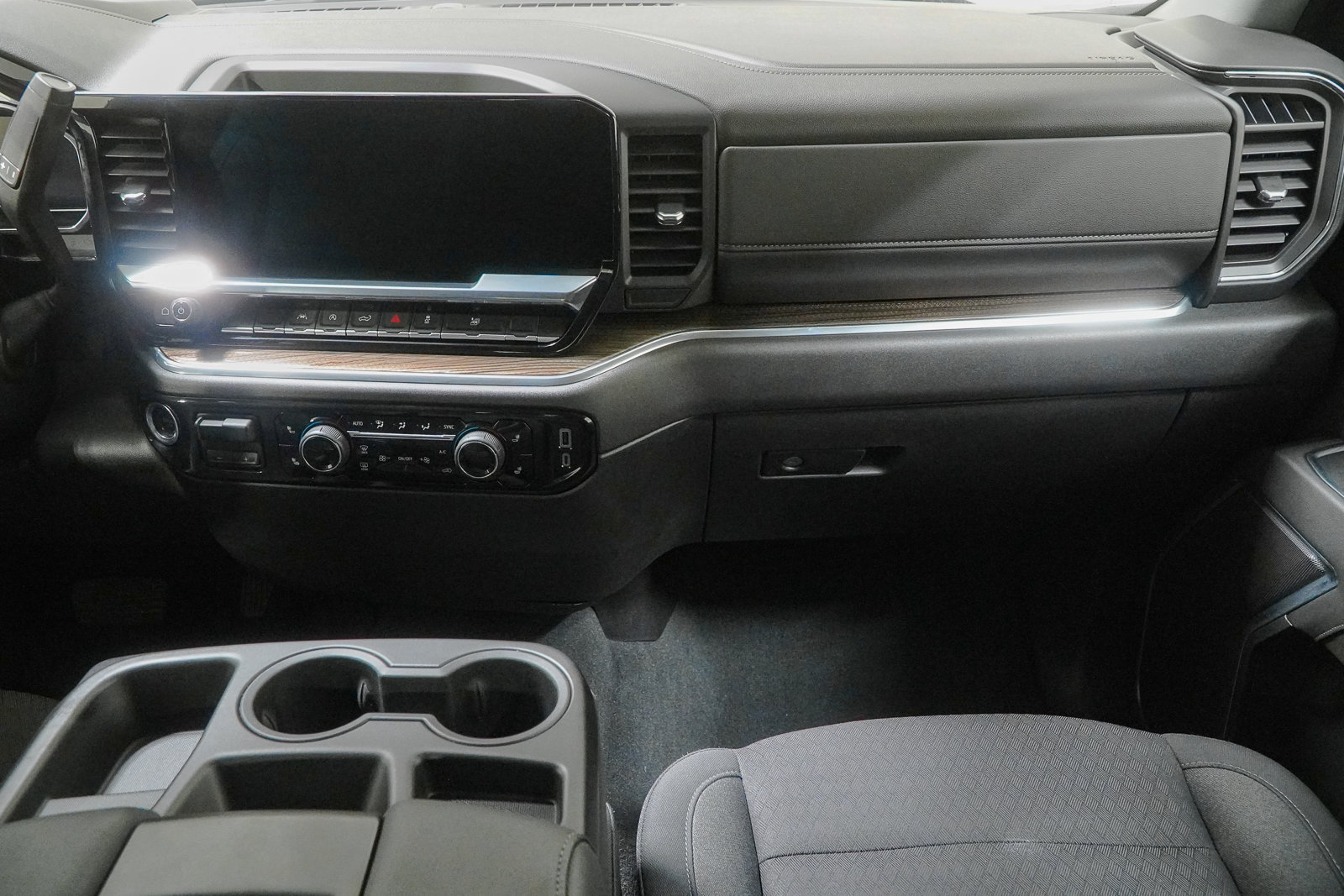 Used 2025 Chevrolet Silverado 1500 LT AWD/4WD image 39