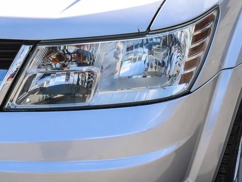 Used 2009 Dodge Journey R/T w/ Flexible Seating Group FWD image 8
