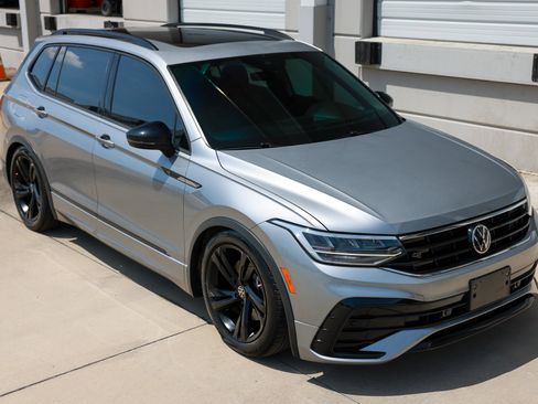 Used 2023 Volkswagen Tiguan SE R-Line FWD image 19