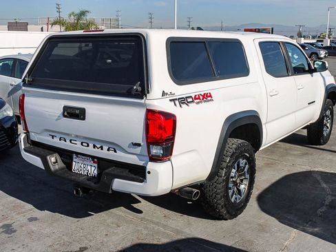 Used 2019 Toyota Tacoma TRD Off-Road image 9