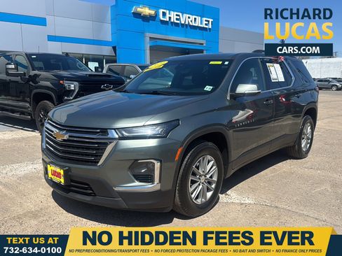 Used 2023 Chevrolet Traverse LT w/ Rear Camera Mirror Package AWD/4WD image 1