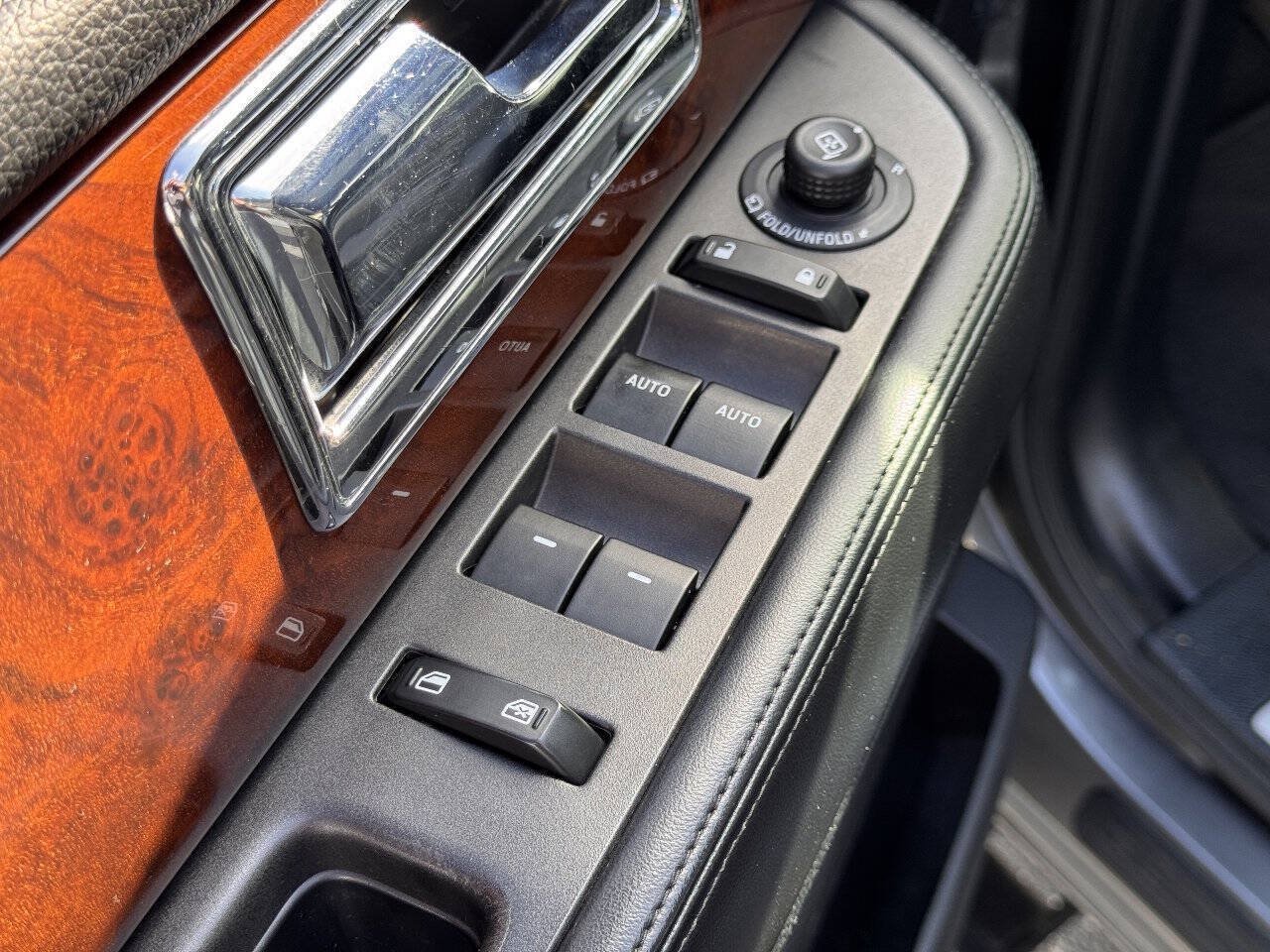 Used 2017 Lincoln Navigator Select RWD image 31