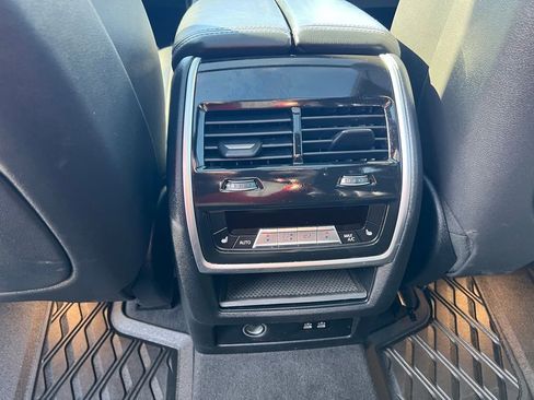 Used 2022 BMW X7 M50i image 25