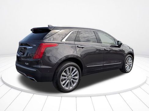 Used 2017 Cadillac XT5 Platinum w/ Driver Assist Package AWD/4WD image 3