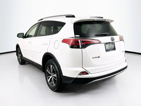 Used 2017 Toyota RAV4 XLE FWD image 5