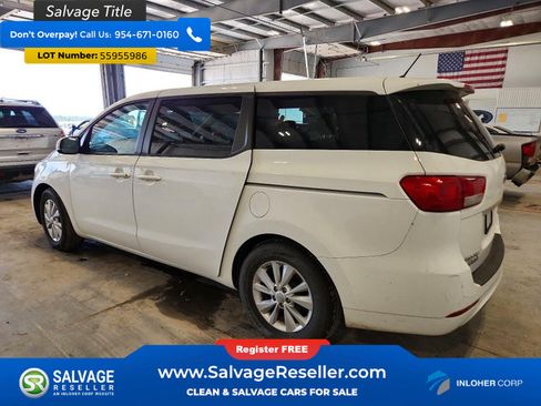 Used 2017 Kia Sedona LX FWD image 3