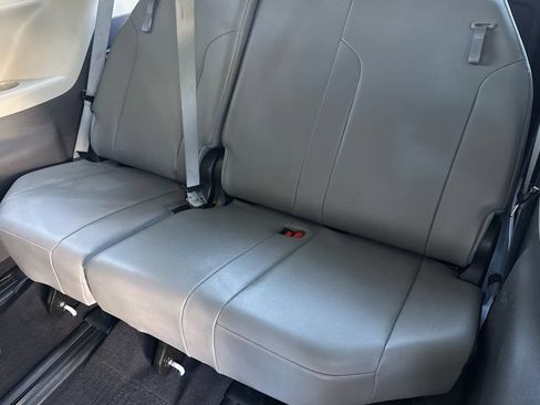 Certified 2022 Toyota Sienna XLE AWD/4WD image 14