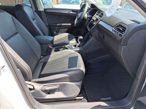 Used 2024 Volkswagen Tiguan SE FWD image 37