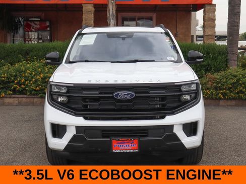 Used 2025 Ford Expedition Active RWD image 3