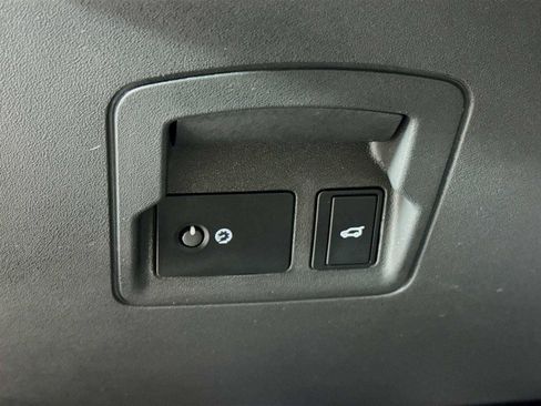 Used 2025 Land Rover Range Rover Velar S image 10