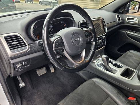 Used 2020 Jeep Grand Cherokee Altitude AWD/4WD image 10