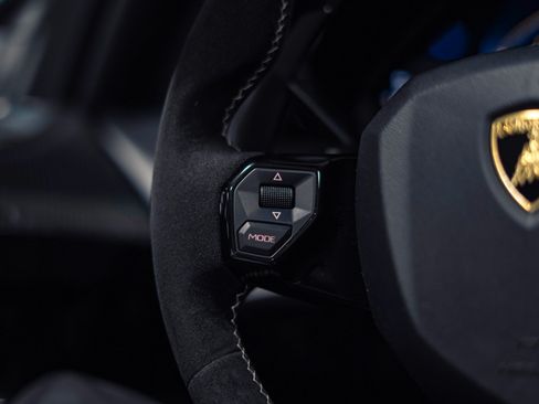 Used 2020 Lamborghini Aventador SVJ AWD/4WD image 47