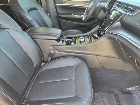 Used 2023 Jeep Grand Cherokee Limited w/ Luxury Tech Group II AWD/4WD image 13