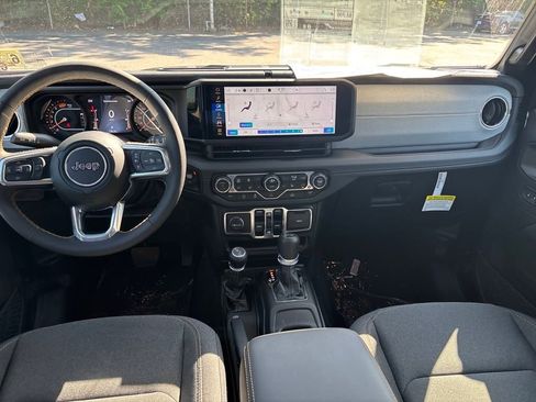 Used 2024 Jeep Wrangler Sahara image 14