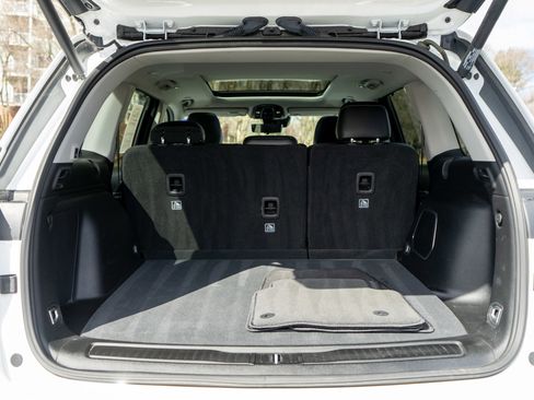 Used 2022 Jeep Grand Cherokee Limited 4xe w/ Luxury Tech Group II image 9