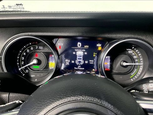 Used 2023 Jeep Wrangler Unlimited Sahara w/ Cold Weather Group AWD/4WD image 20