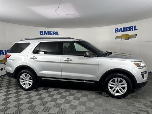 Used 2018 Ford Explorer XLT AWD/4WD image 6