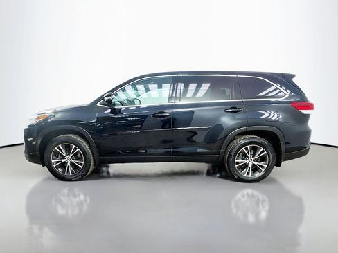 Used 2019 Toyota Highlander Plus AWD/4WD image 4