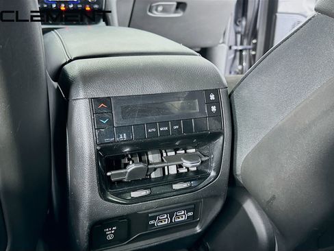 Used 2023 Jeep Grand Cherokee L Laredo image 34