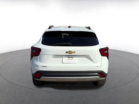 Used 2025 Chevrolet Trax LT image 10