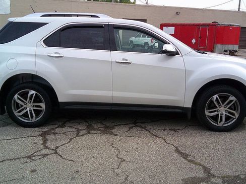 Used 2017 Chevrolet Equinox Premier w/ Enhanced Convenience Package AWD/4WD image 4