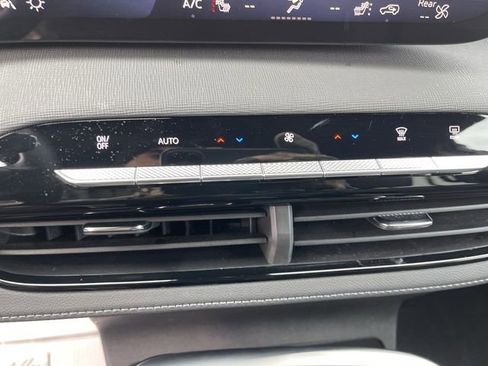 Used 2025 Buick Enclave Sport Touring FWD image 18