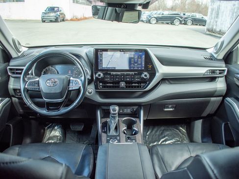 Used 2022 Toyota Highlander Platinum image 19