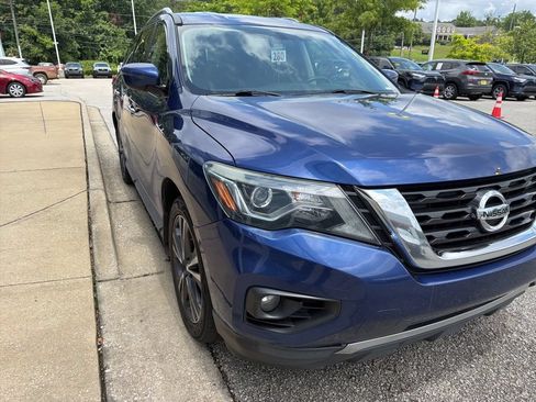 Used 2017 Nissan Pathfinder SV AWD/4WD image 4